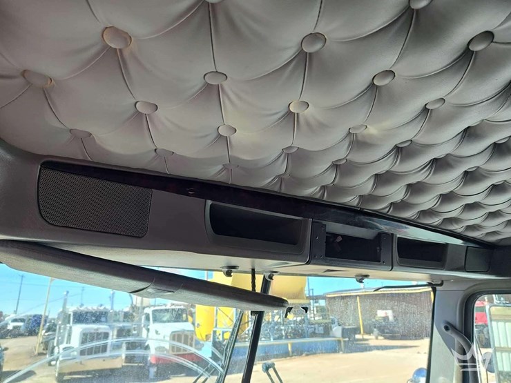 2012-kenworth-t800-image-30