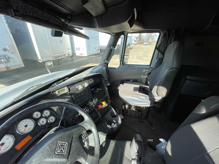 #200-•-2016-international-semi-tractor-(title-in-delay)-(denmark,-wi)-image-52