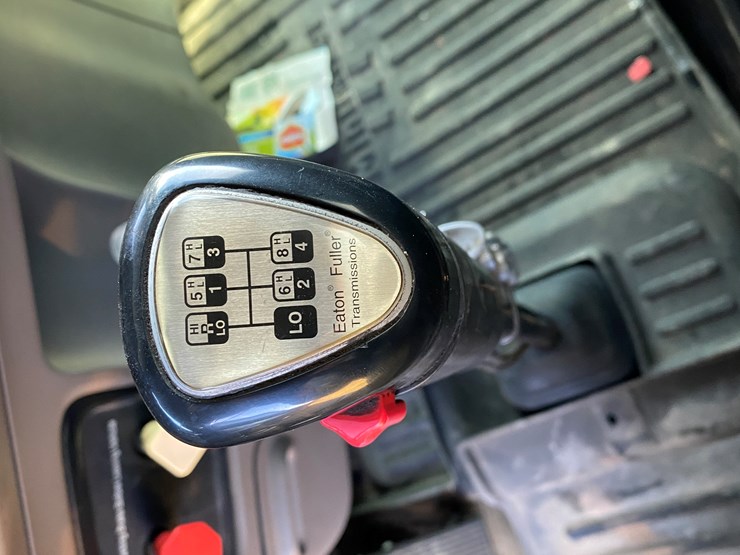 #1012-•-2013-peterbilt-tandem-axle-day-cab-semi-(has-wi-title)-(colfax,-wi)-image-34