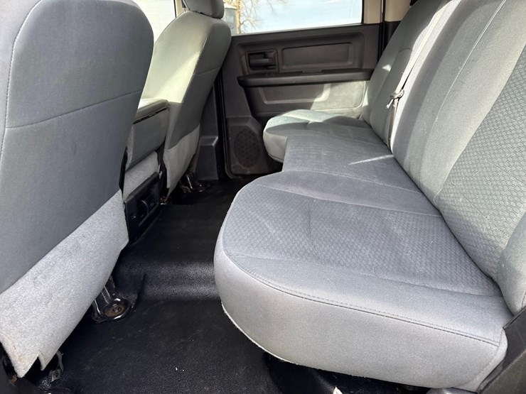 2015-dodge-3500hd-image-12