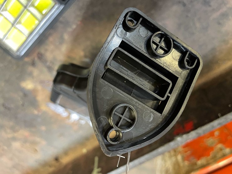 #8682-•-(2)-led-parking-lot,-yard-lights-(t12)-image-5