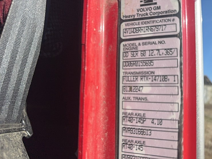 1994-volvo-white-semi-tractor-w/-sleeper,-detroit-diesel,-365hp,-10-speed,-miles-unknown,-*4v1wdbrh1rn679717*-not-running,-no-title-image-27