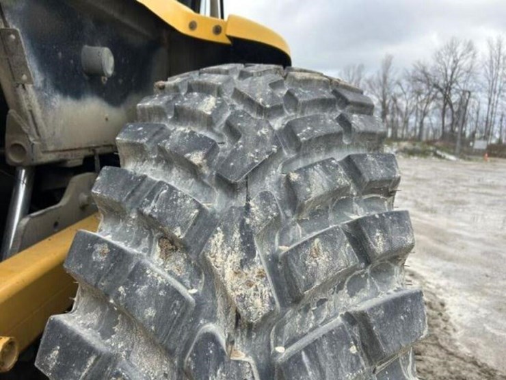 2008-new-holland-tv145-image-49