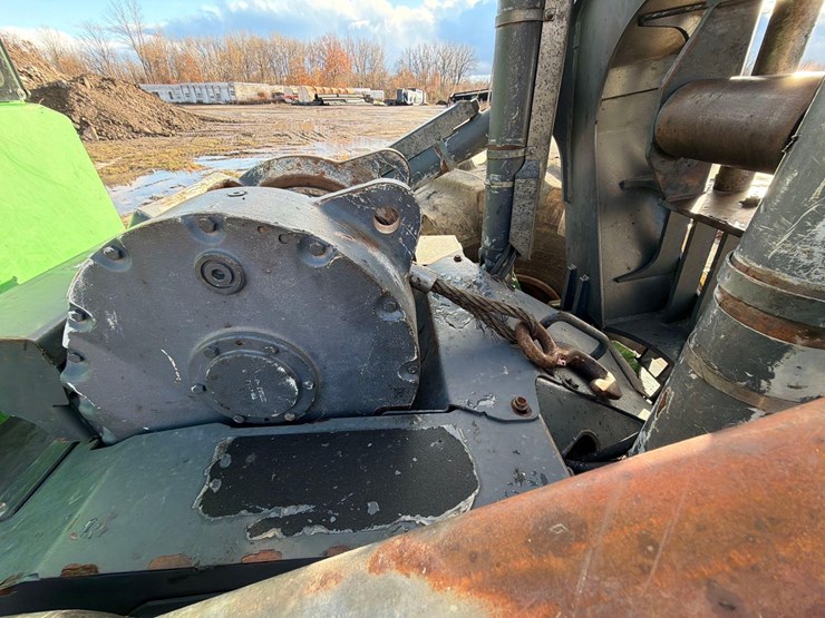 2016-deere-648l-image-8