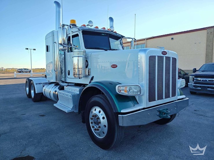 2015-peterbilt-389-image-2