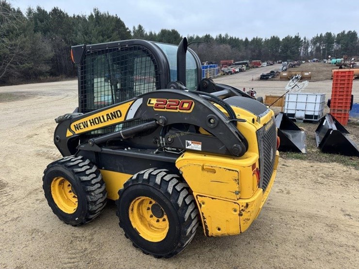 2014-new-holland-l220-image-7