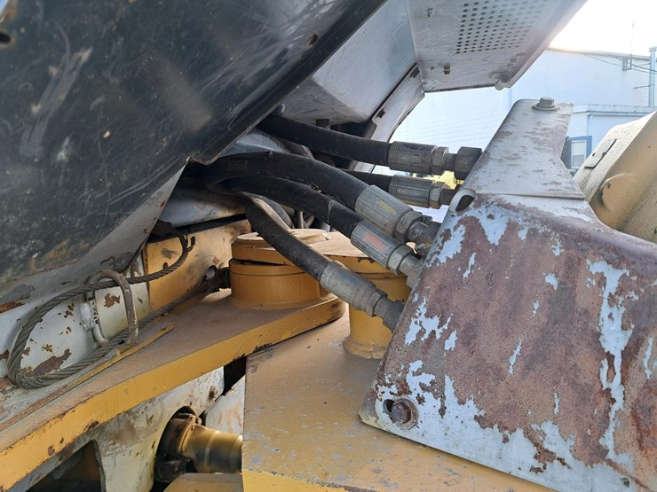 2006-john-deere-6081-image-23