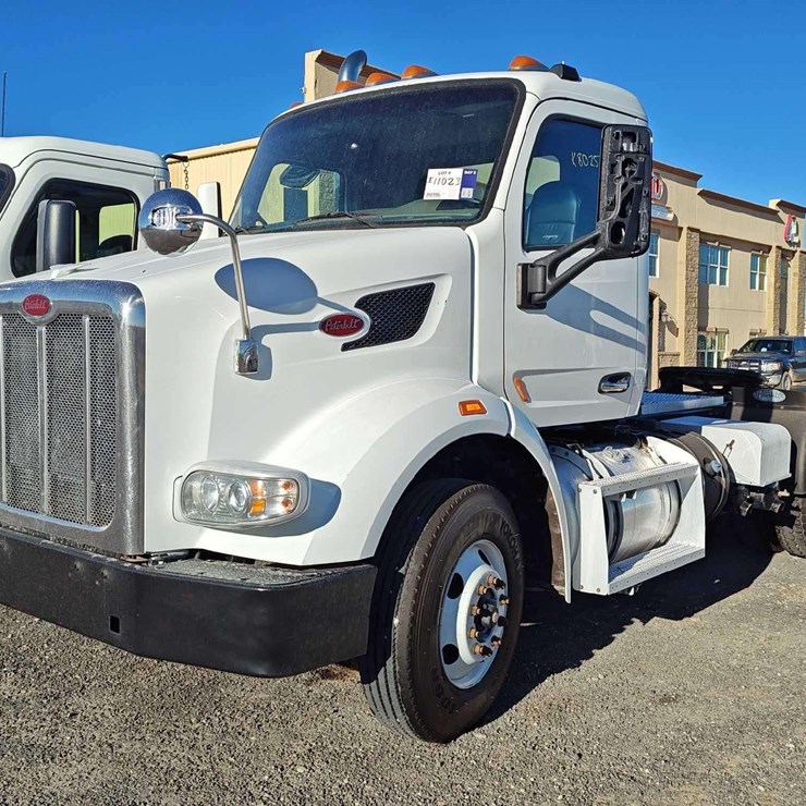 2015 PETERBILT 567