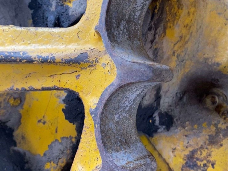 caterpillar-d2-image-21