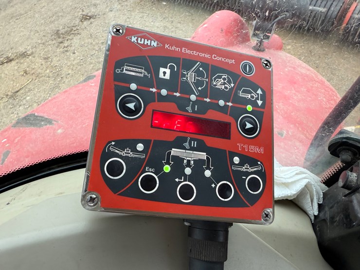 2011-kuhn-merge-maxx-900-image-35