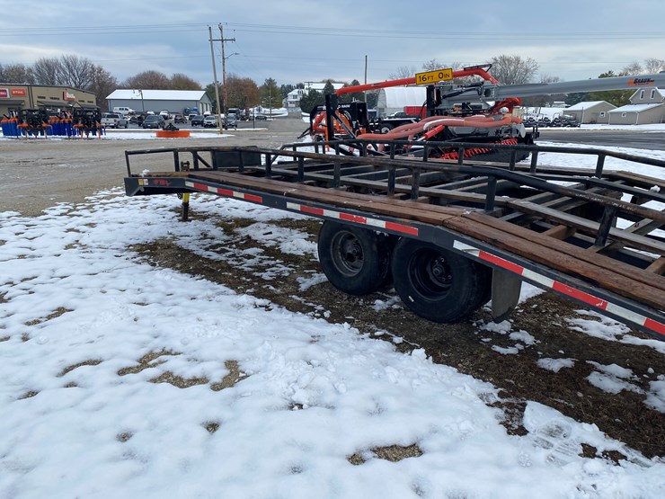 #1102-•-2014-nuhn-0252-crawler-hauler-trailer-(st.-nazianz,-wi)-image-18