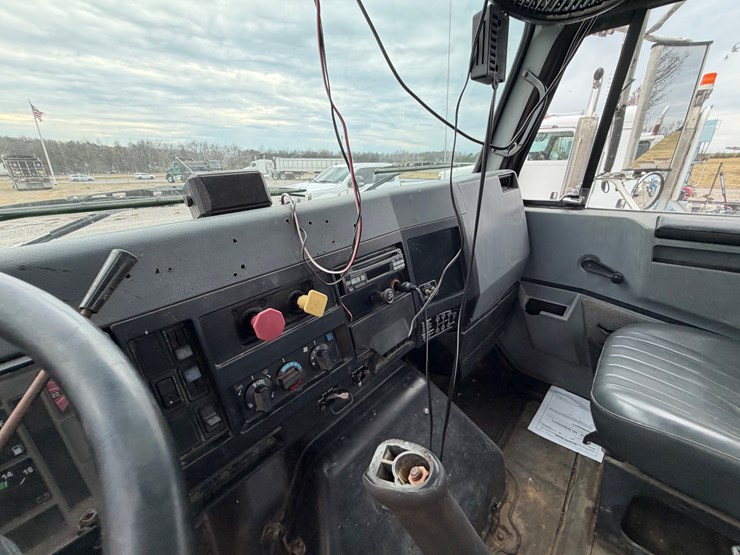 1995-international-8200-image-28
