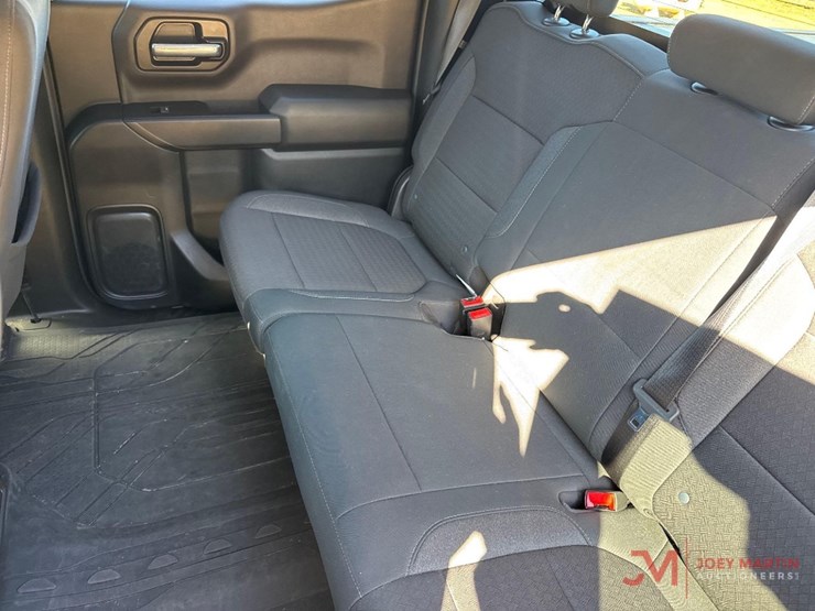 2022-chevrolet-silverado-1500-lt-image-25