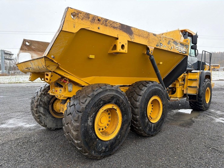 2020-deere-260e-image-4