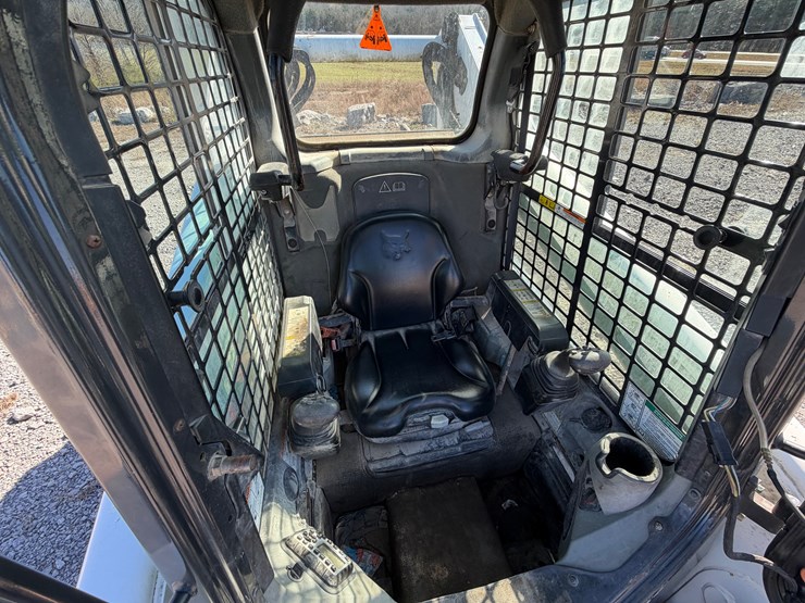 2013-bobcat-s750-image-15