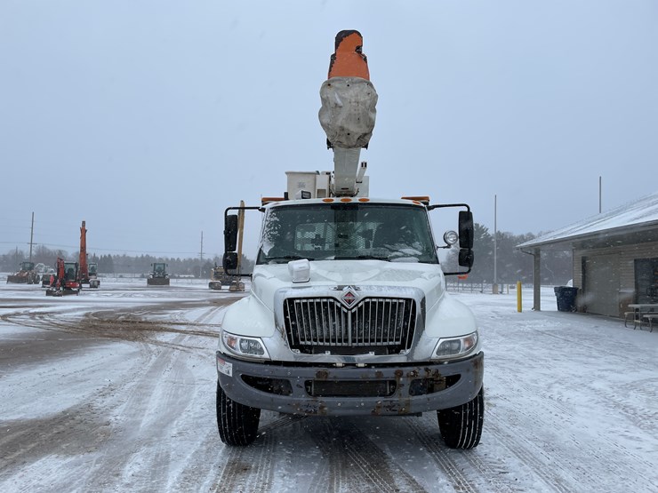 #236-•-2015-international-bucket-truck-(has-wi-title)(mosinee,-wi)-image-8