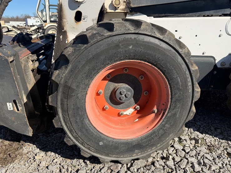 2013-bobcat-s750-image-9