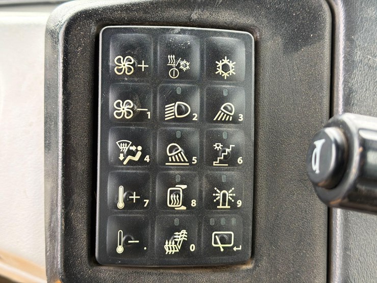 2020-deere-260e-image-19