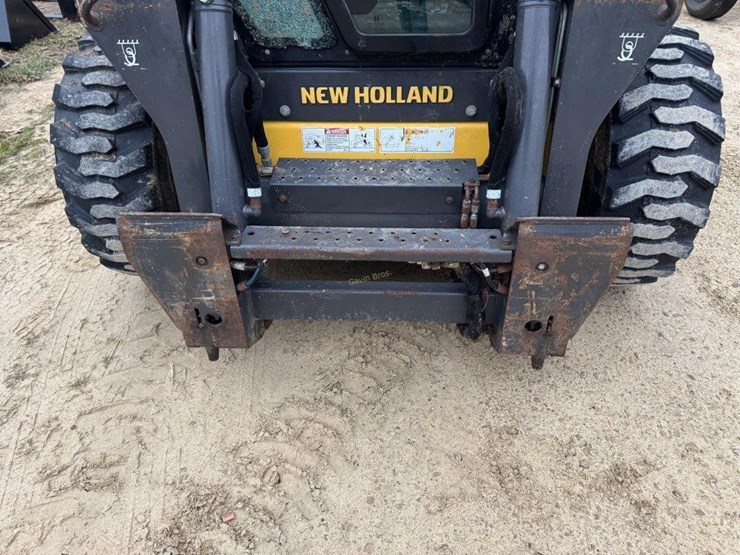 2014-new-holland-l220-image-10