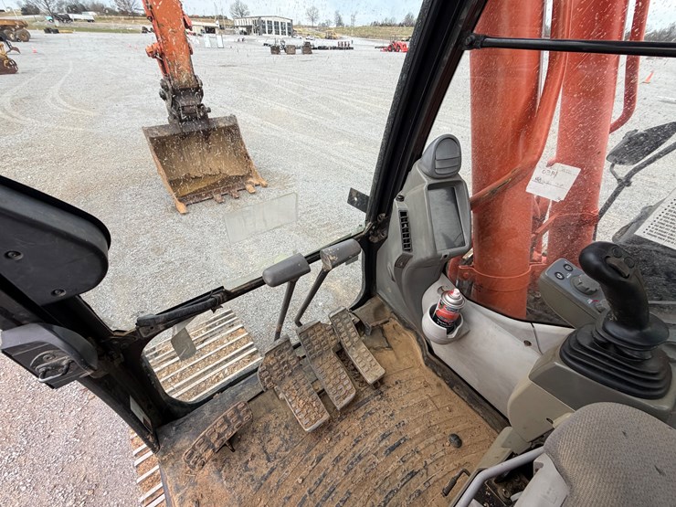 2013-hitachi-zx290-lc-5b-image-23