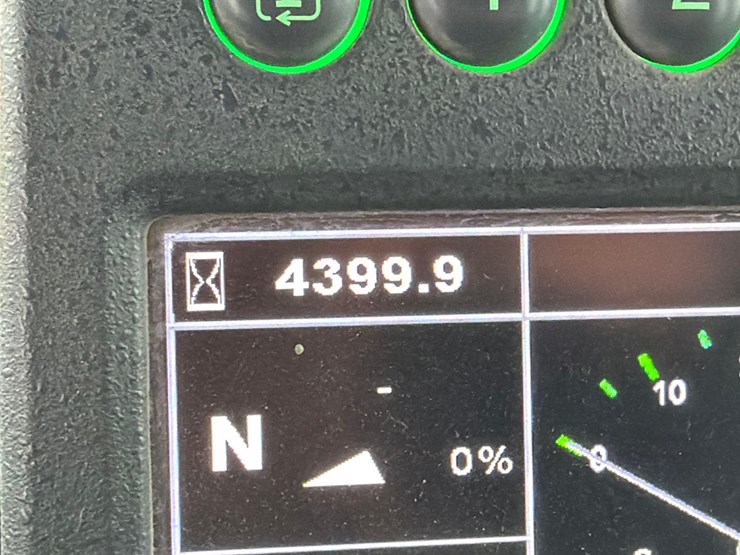 2020-deere-260e-image-22