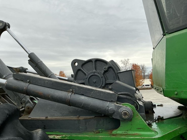 2016-deere-648l-image-43