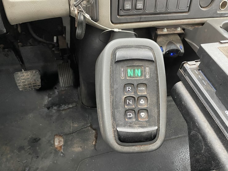 #236-•-2015-international-bucket-truck-(has-wi-title)(mosinee,-wi)-image-58