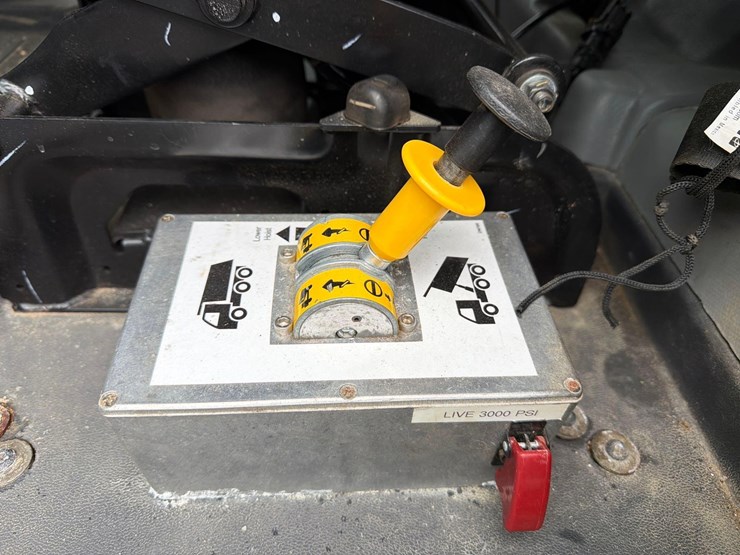 2024-mack-pi64t-pinnacle-truck-tractor-vn:1m1pn4gy4rm014914-image-31