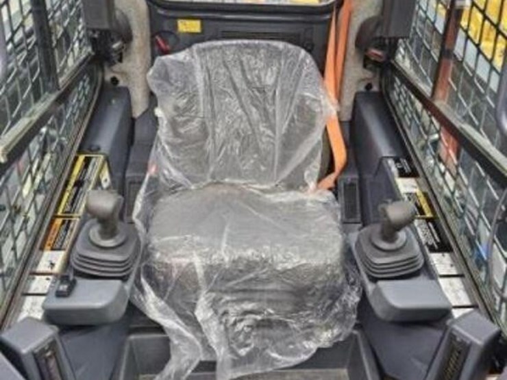 2020-deere-330g-image-13