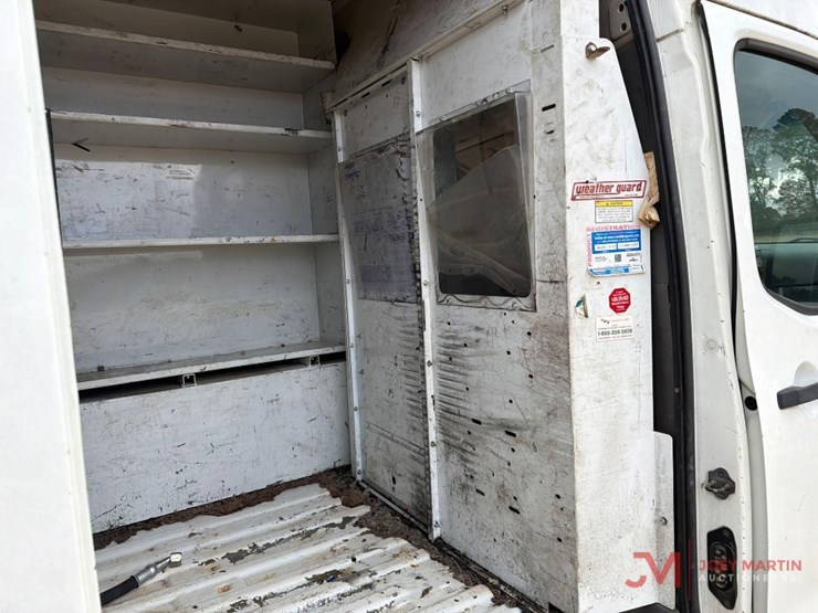 2013-nissan-nv3500hd-image-22