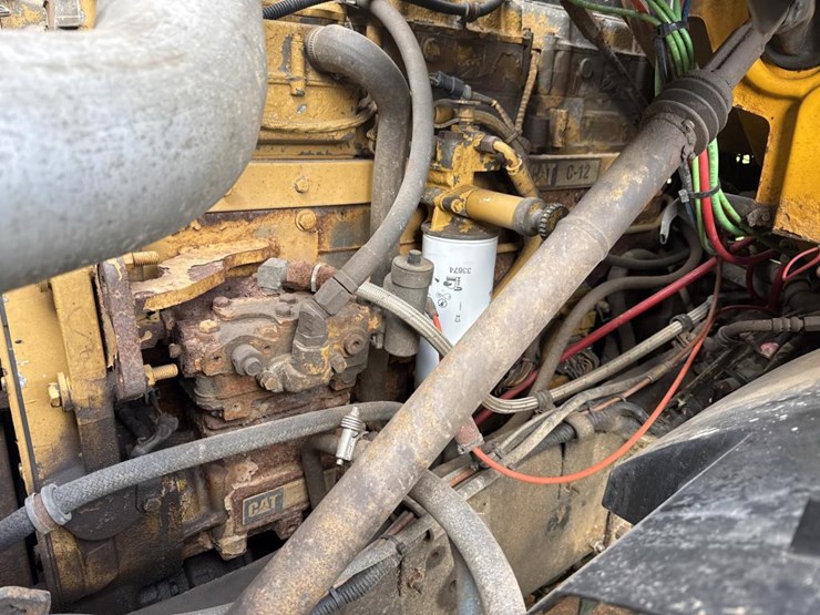 2001-caterpillar-c12-image-28