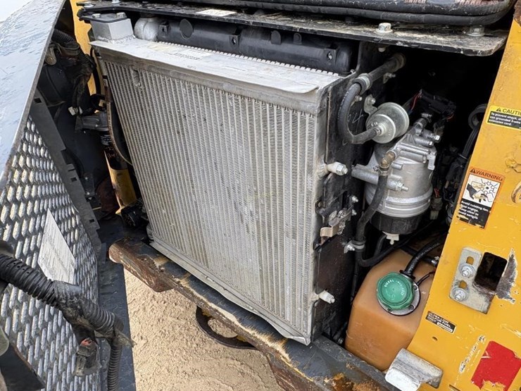 2018-deere-318g-image-7