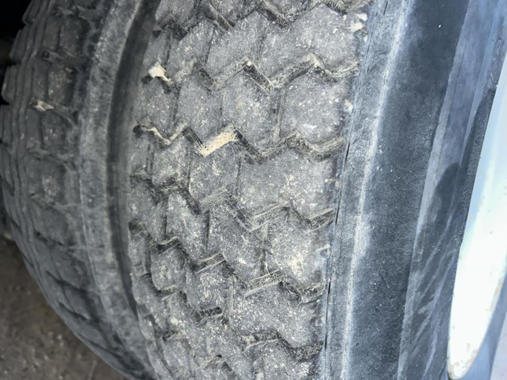 #1432-•-1992-volvo-(white-gmc)-vac-truck-image-94