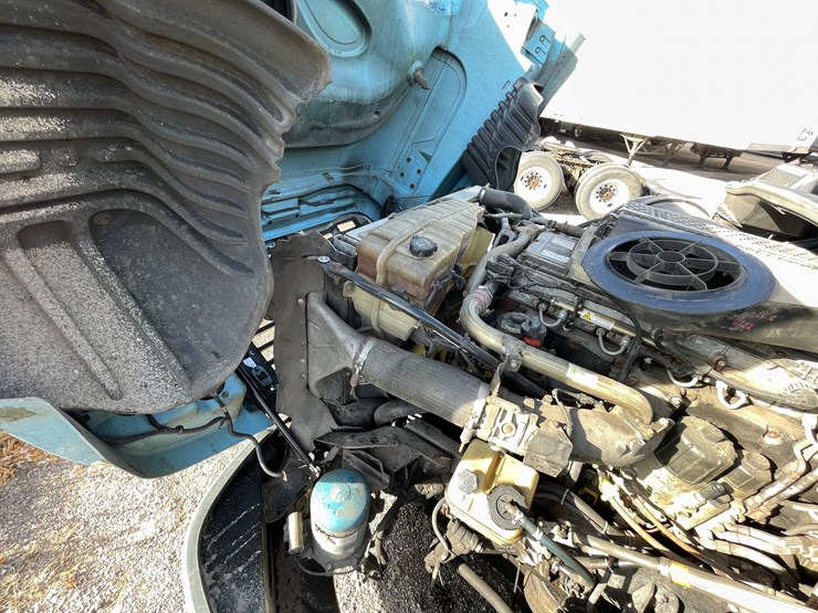 #206-•-2012-freightliner-cascadia-semi-tractor-(title-in-delay)-(denmark,-wi)-image-71