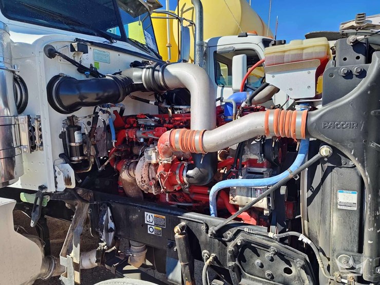 2018-peterbilt-389-image-17