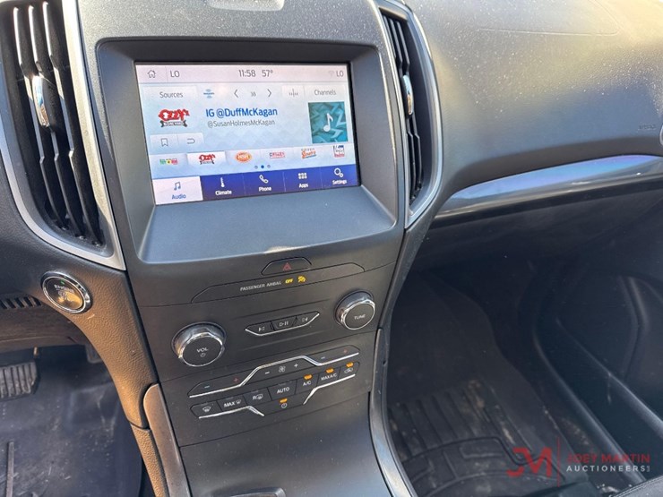 2020-ford-edge-se-image-16