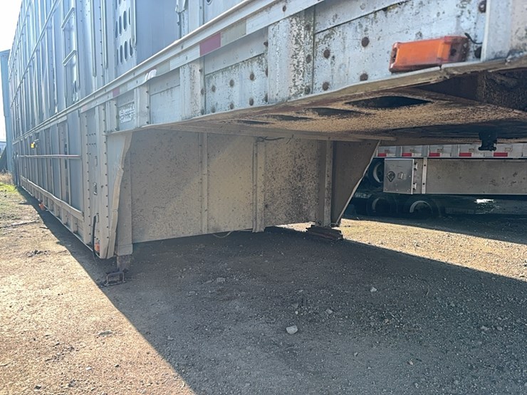 1993-wilson-livestock-trailer-image-3