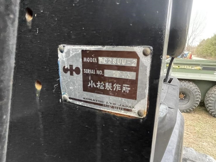 komatsu-28uu-2-mini-excavator-image-11