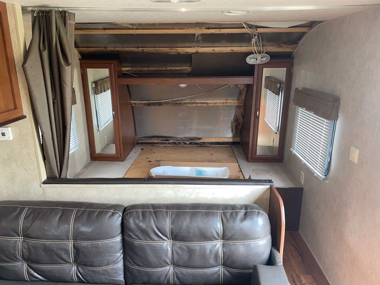 #1404-•-2015-salem-cruise-lite-camper-(no-title)-(of)-image-71