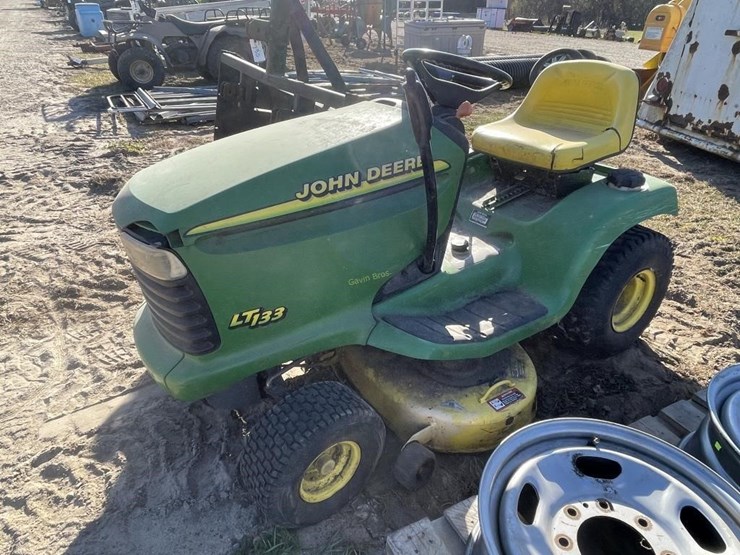 john-deere-lt133-image-3