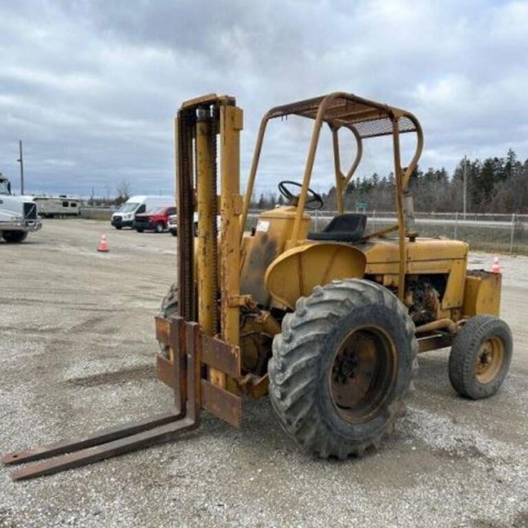 International Rough Terrain Forklift