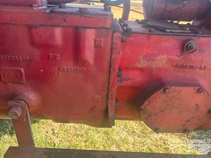 mccormick-farm-all-560-diesel-tractor-image-9