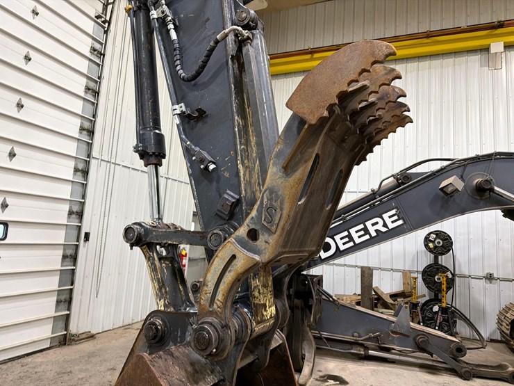 2017-deere-245g-lc-image-4