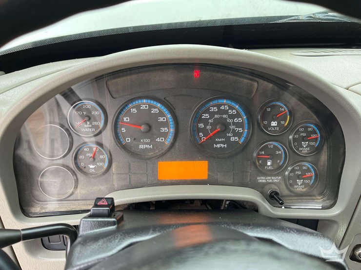 2010-international-7600-image-13