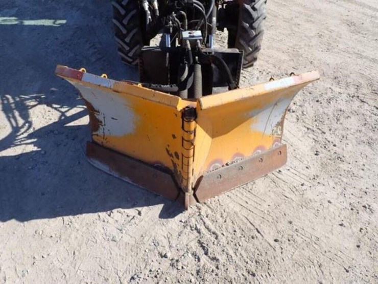 2011-kubota-m7040d-image-56