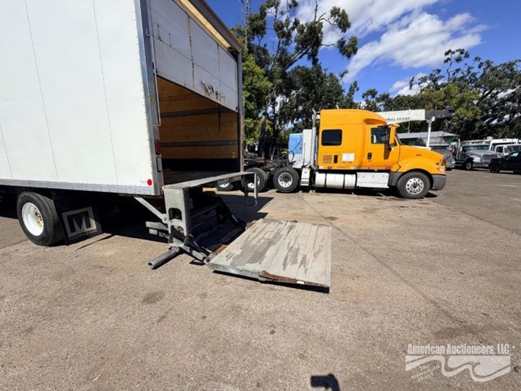 2022-freightliner-m2-box-truck-image-13