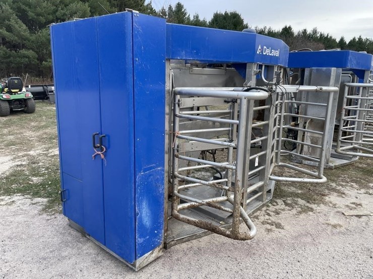 delavel-classic-vms-milking-robot-image-2