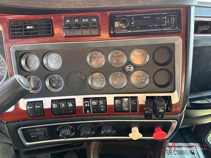 2007-kenworth-w900-image-19