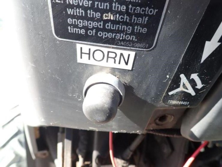 2011-kubota-m7040d-image-30