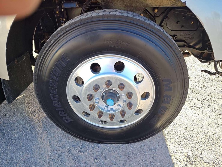 2011-kenworth-t800-image-22